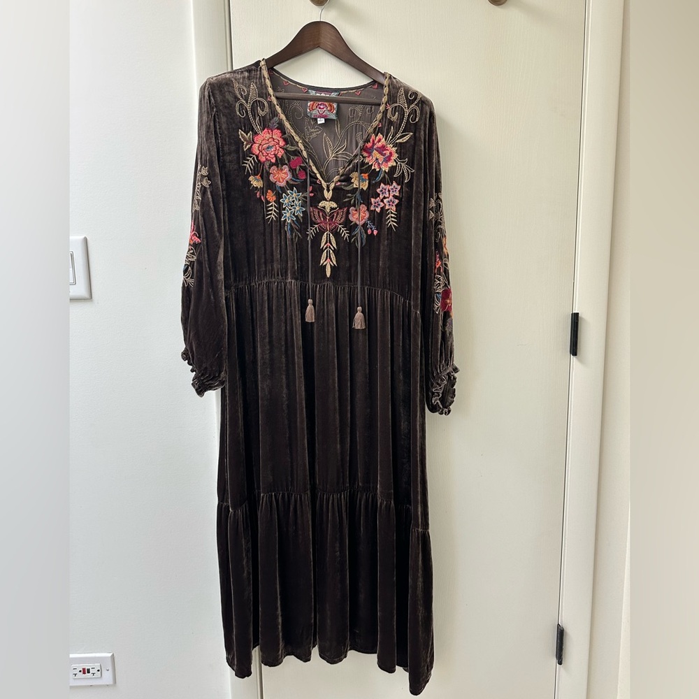 Johnny was velvet dress size XL